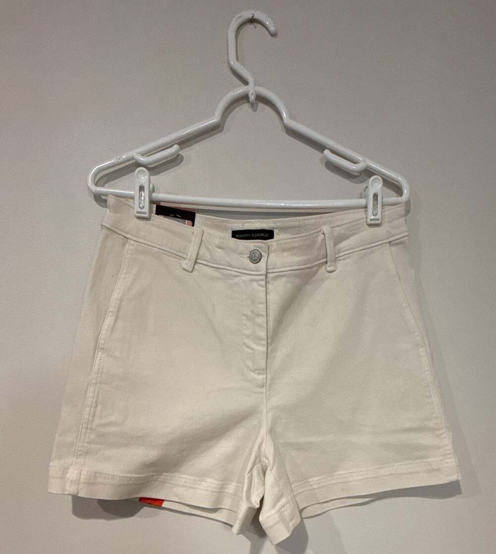 Banana Republic Everyday Short Size 8 Cream